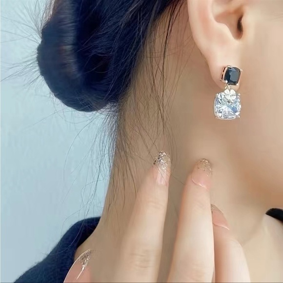 Crystal Number 5 Gold Drop Mismatched Earrings - Picture 7 of 16